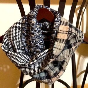 ✨3/$25✨ Reversible Infinity Scarf